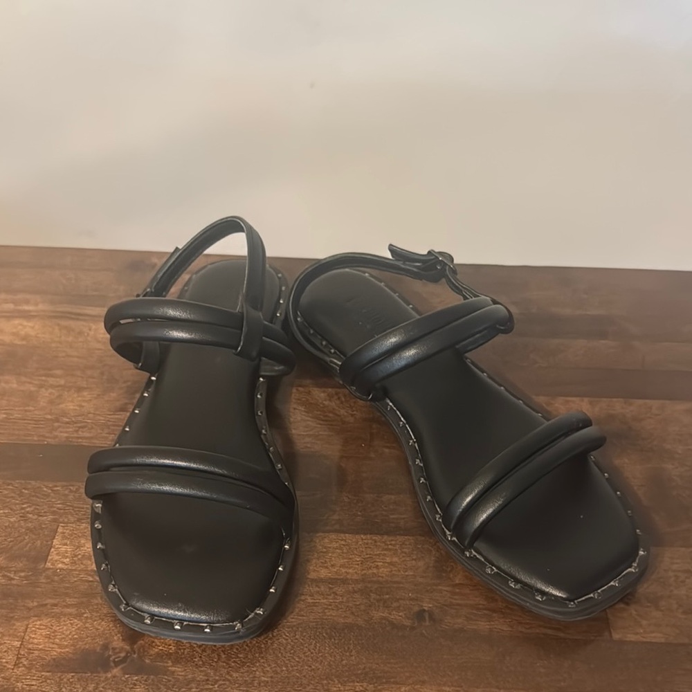 Stylish Black Sandals for Every Occasion